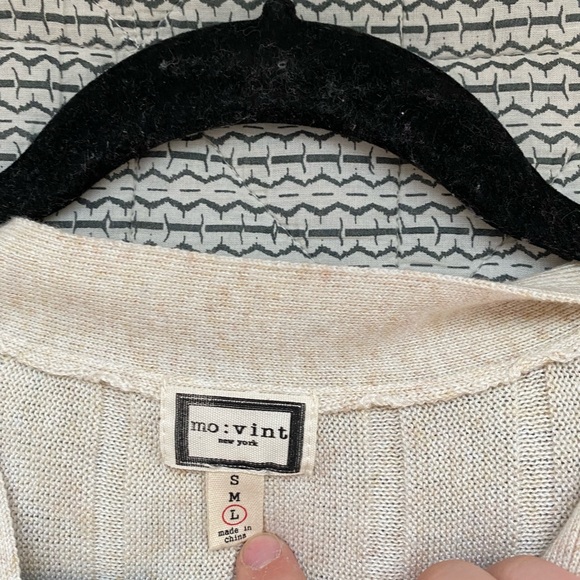 Fits like a medium. I’m a small and it fit me well also, like new!! Like New - Picture 4 of 4